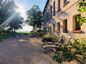 Terrasse-gutshaus-zarchlin-gutspark