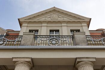 Fassade giebel neustrelitz Schloss
