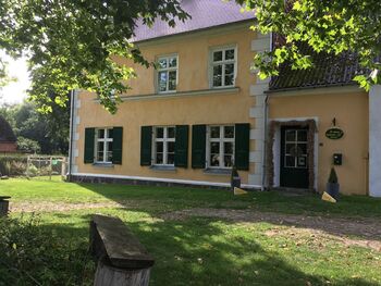 Gutshaus-kuerbishof-behrenshagen