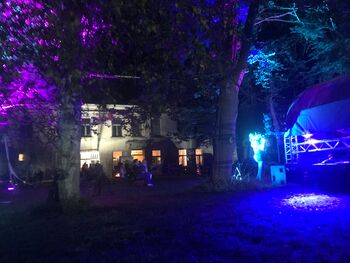 Schloss neuhoff nachts