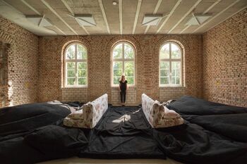 Alex Schweder, Slowly Ceiling (2013) © Philipp Obkircher