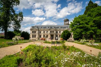 Sommer im-park-Schloss-kaarz