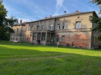 Herrenhaus-schoenhof-seite