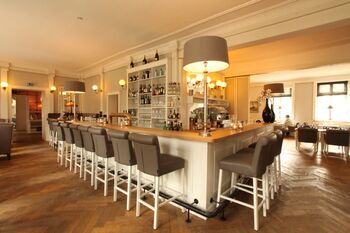 Schloss-Basthorst-Bar Micha-1024x683