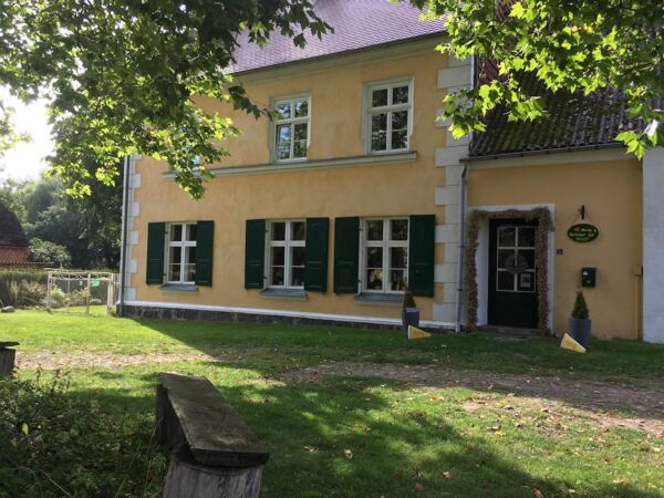 Gutshaus-kuerbishof-behrenshagen