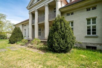 Gutshaus Buelow-Eingang