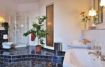 Dmk142 bath 01