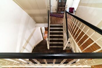 12-Treppenhaus-fachwerkhaus-below