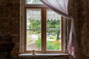 Altes Fenster Dorfblick gutshaus-woserin