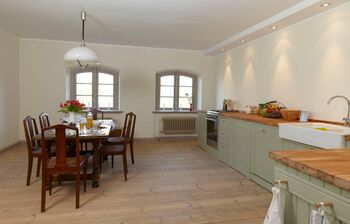 Grosszuegige Kuchen im GutshausLexow