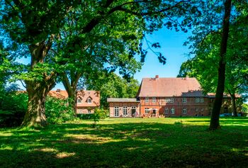 45 Gutspark Below mit Gutsanlage