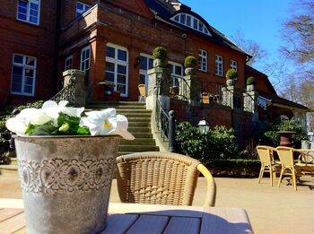 Schloss basthorst terrasse frühling