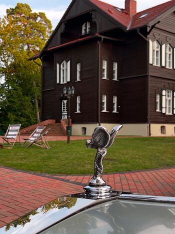 64DA049D-985A-4B7A-B561-1DD8A32069BF