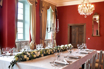 JagdschlossKotelowFesttafel klein