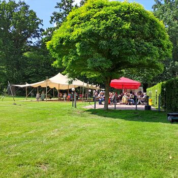 Terrasse und Stretchzelt Schloss Schlemmin