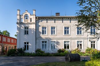 Herrenhaus Roggow front